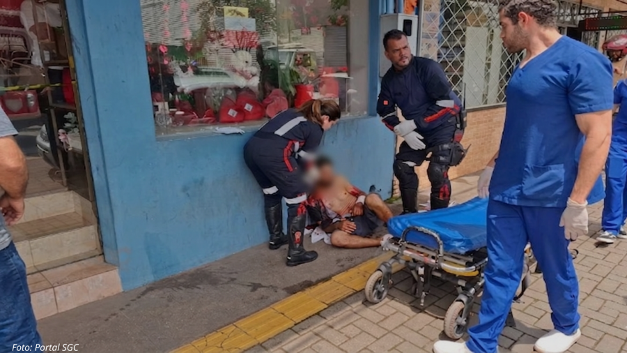 Homem é gravemente ferido em frente a escola no centro de Porto Velho